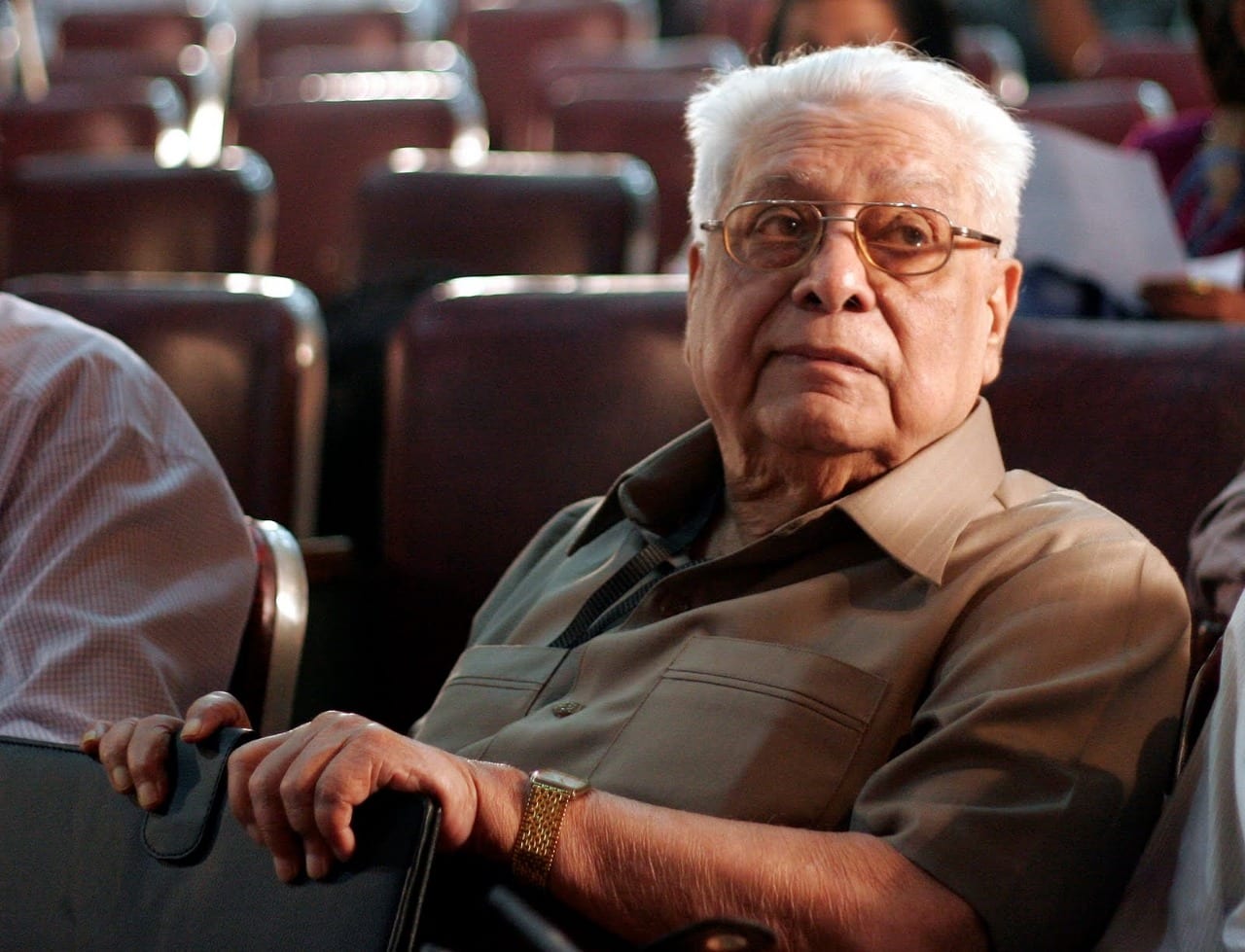 Veteran director Basu Chatterjee passes away