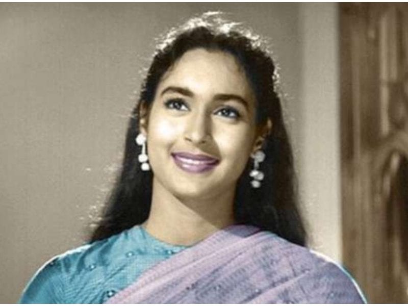 Actress Nutan left the flight after saw her sister